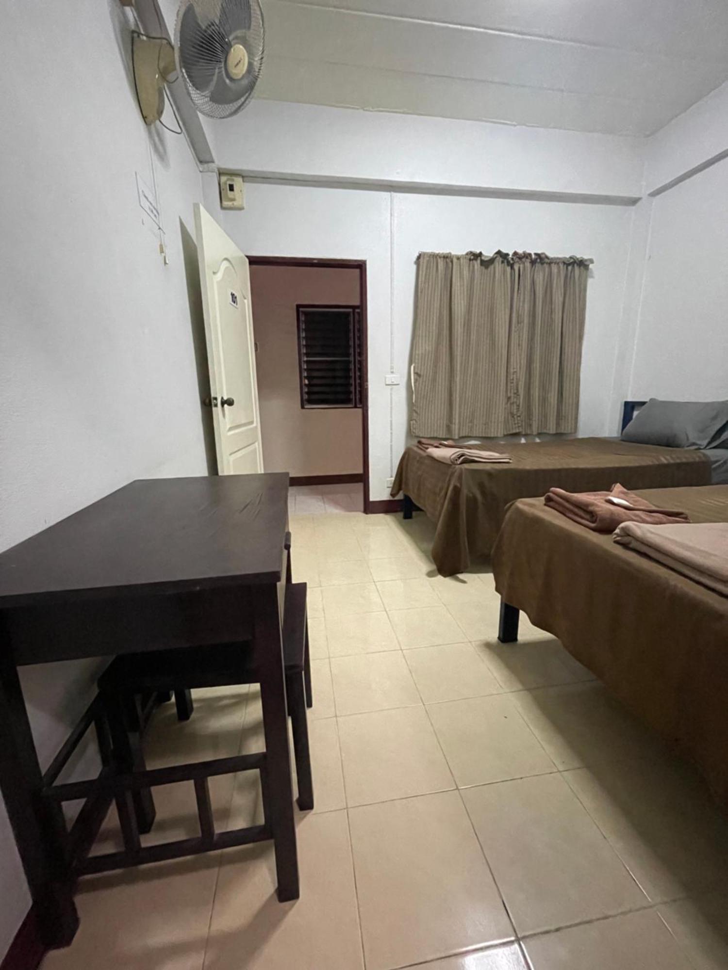 Jj Guesthouse Chiang Mai Buitenkant foto